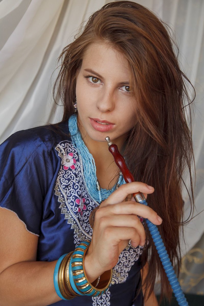 Нина, 25